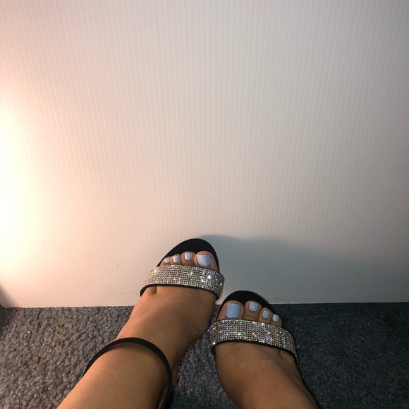 Black heels - Picture 5 of 8